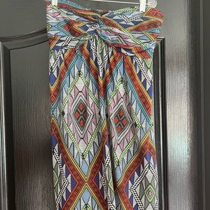 Cute strapless colorful dress.